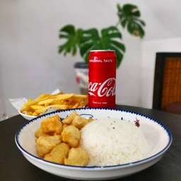 [อร่อยซ่ากับโค้ก] ชุดข้าวไก่ป๊อป + เฟรนช์ฟราย + Coke 325 ml