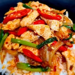 ข้าวราดไก่ผัดน้ำพริกเผา