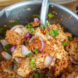 ยำไก่แซ่บ