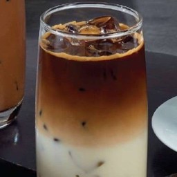 ไวท์ช็อกโกแลตมัคคิอาโต้