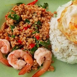 ข้าวกะเพราหมูสับ + กุ้ง