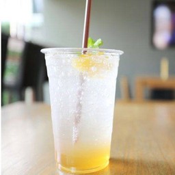 น้ำโมจิโต้มินท์ โซดา ซ่าส์ (น้ำหวานเข้มข้นกลิ่นมะนาวมิ้นท์)