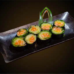 สลัดแซลมอนโรล