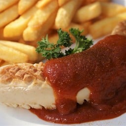 Currywurst , Grilled white pork sausage with French Fries