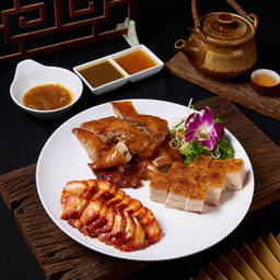 ย่างสามกษัตริย์ เป็ด หมูกรอบ หมูแดง 烧味三拼 (烤鸭,烤五花肉,叉烧)