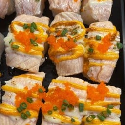 ซูชิแซลม่อนเบิร์นมายองเนสชีส-ไข่กุ้ง