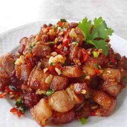 สามชั้นคั่วพริกเกลือ