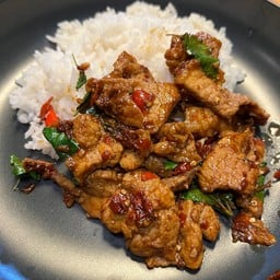 ข้าวกะเพราหมูชิ้น