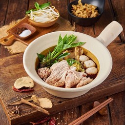 ก๋วยเตี๋ยวหมูน้ำตก