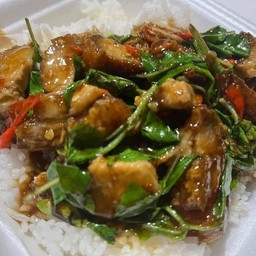 กะเพราหมูกรอบ
