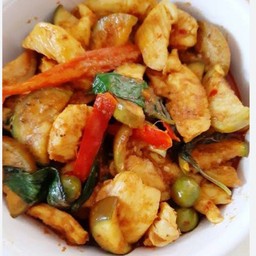 พริกแกงไก่ลาดข้าว