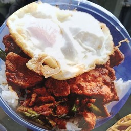 ผัดพริกแกงไข่ดาว