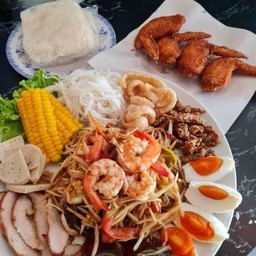 ตำถาดกุ้งสุก ไก่ทอด ข้าวเหนียว
