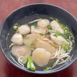 โจโฉก๋วยเตี๋ยวลูกชิ้นปลา