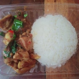คั่วแห้งไก่ราดข้าว