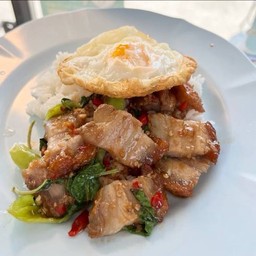 ข้าวกะเพราหมูกรอบ