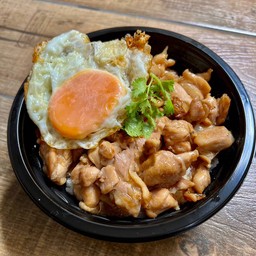 ข้าวไก่น้ำมันหอยไข่ดาว จุกๆๆ