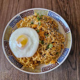 มาม่าเกาหลีไข่เค็ม