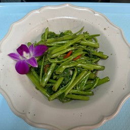 ผัดผักบุ้งไฟแดง