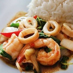 ผัดกะเพรารวมมิตร