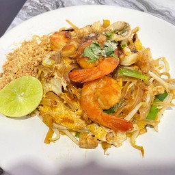 ผัดไทยกุ้งสด - ทะเล