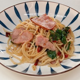 สปาเก็ตตี้ผัดพริกแห้งเบค่อน