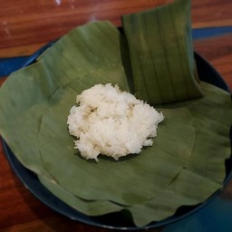 ข้าวเหนียวนุ่ม นึ่งใบเตย