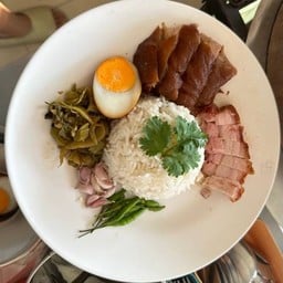 ข้าวขาหมู x หมูกรอบ