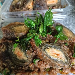 กระเพราไข่เยี่ยวม้า