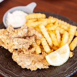 Chicks & chips with garlic mayo sauce