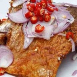 ปลาส้มทอด แกล้มบักพริก