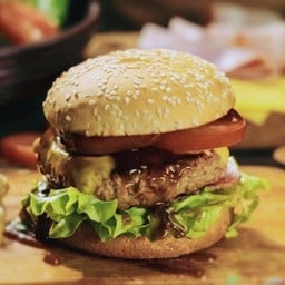 Burger หมู ซอสบาร์บีคิว+ชีส
