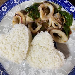 ข้าวราดกะเพราทะเล
