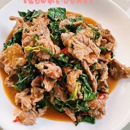 ข้าวเนื้อชิ้น ผัดใบยี่หร่า