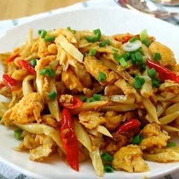 ข้าวหน่อไม้ผัดไข่ปลาหมึก