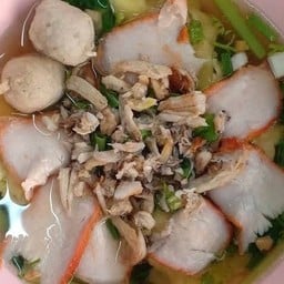 เกี๊ยวปูหมูแดงลูกชิ้น