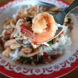 บุญลือ กะเพราถาด ก๋วยเตี๋ยวไก่มะระบุฟเฟ่ต์