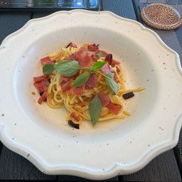 สปาเก็ตตี้ผัดพริกแห้งเบคอน