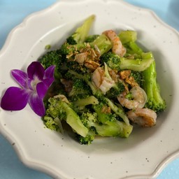 ผัดบล็อคโคลี่ใส่กุ้ง