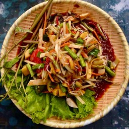 ชุด C ตำป่า + แคปหมู  + ขนมจีน + น้ำเปล่า