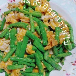 ข้าวราด ผัดถั่วฟักยาวใส่ไข่