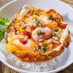 ข้าวราดไข่ดาว ระเบิดกุ้ง ใช้ไข่ 2  ใบ กุ้ง 2 ตัว