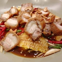 ยำหมูกรอบ