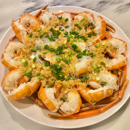 กุ้งก้ามกรามนึ่งกระเทียม 蒜蓉蒸⼤头虾