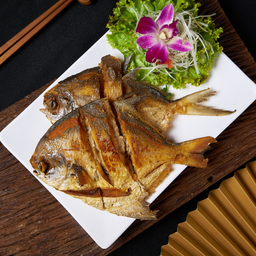 ปลาจาระเม็ดทอดกรอบ 香煎仓鱼