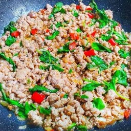 กะเพราหมูสับ(กับข้าว)