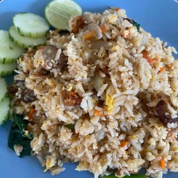 ข้าวผัดหมูกรอบ