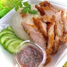 ข้าวหน้าหมูทอด (สันคอ)