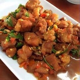 กะเพราหมูตุ๋น กับข้าว