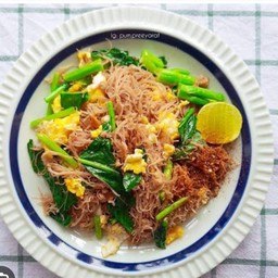 ผัดซีอิ้วหมู เส้นหมี่ขาว